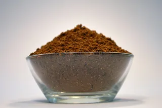 盘子里装满了沙子、食物、照片拍摄、盘子、食物、地面-烹饪、特写、香料