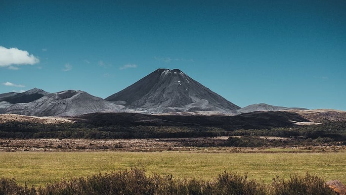 灰色，火山景观照片，山，高地，云，天空，山顶，山脊