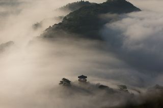 山海，云，白天，爬山，木头，木桶，云，山