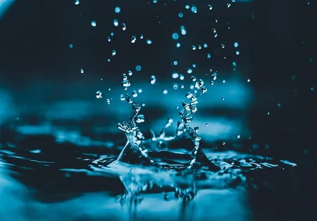 水花的浅聚焦摄影 水花的浅聚焦摄影