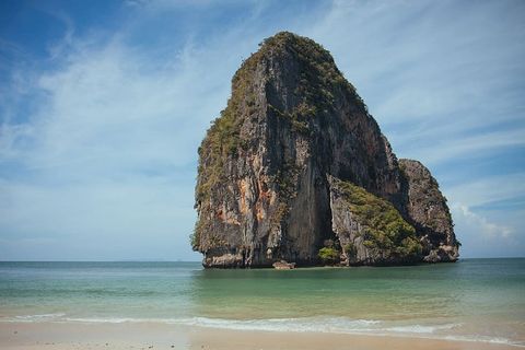 在泰国南部克拉比的热带弗拉南海滩拍摄的风景照片 在泰国南部克拉比的热带弗拉南海滩拍摄的风景照片