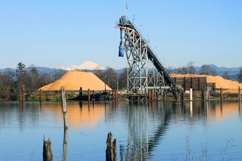锯屑、木材、河流、山脉、倒影、水、建筑、建筑结构