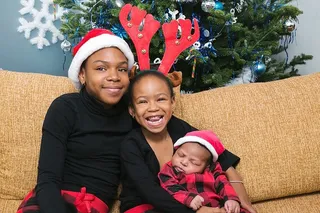 姐妹们在圣诞节合影