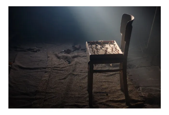 棕色木椅，椅子，忧郁，记忆，座椅，室内，自动后期制作过滤，转印