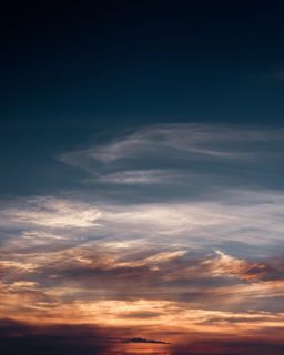 金色houe期间的云和天空