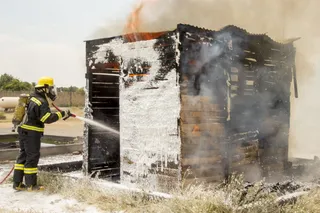 火灾、消防员、氧气、烟雾、木材、职业、烟雾-物理结构、头盔