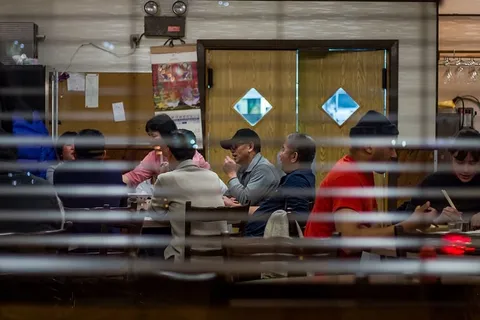 唐人街,加拿大,蒙特利尔,街道,餐馆,人们,男人,一群人 唐人街,加拿大,蒙特利尔,街道,餐馆,人们,男人,一群人