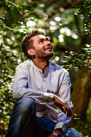 人，人，户外，花园，服装，衣服，人，植被