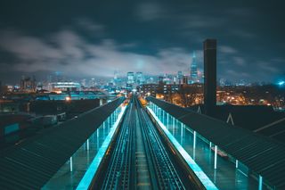 建筑物附近的道路