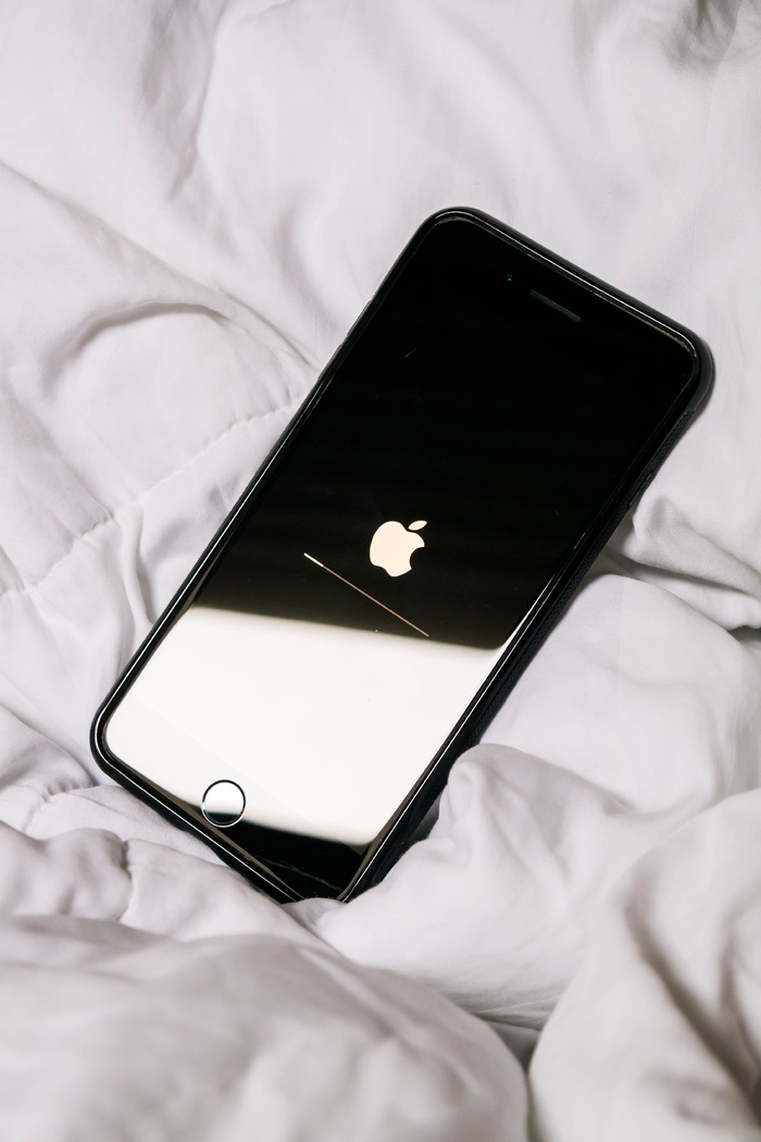 关闭黑色iPhone