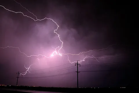 夜间雷击 夜间雷击