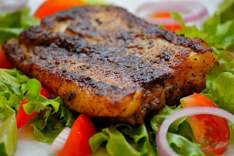 食品摄影、食品、美食家、鱼片、沙拉、食品和饮料、蔬菜、肉类