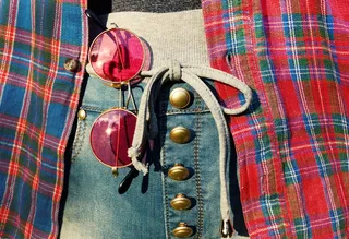 服装、身体、女性、时尚、眼镜、纽扣、绳子、衬衫