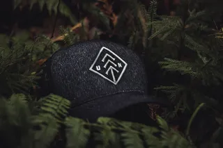 黑白相间的帽子