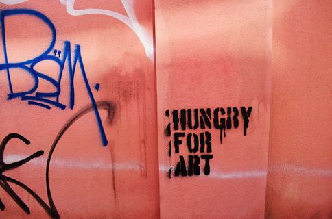 橙色和黑色渴望艺术涂鸦