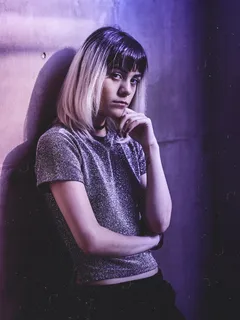 女式紫色圆领衬衫