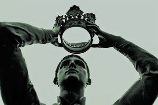 哈尔王子、李尔王、埃文河畔斯特拉特福德、雕像、王冠、青铜、白天、黑白