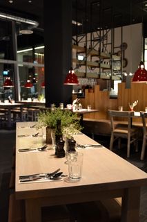 餐厅，室内，木材，桌子，香草，餐具，商业，室内