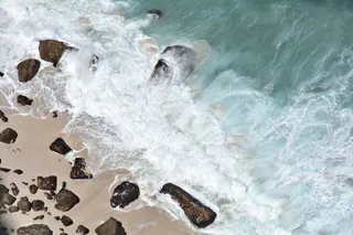 溅入岩石的水体