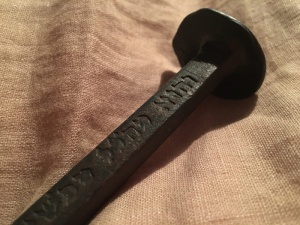 钉子，9英寸，耶稣，9英寸钉子，钉子，钉子的十字架，希伯来语，特写