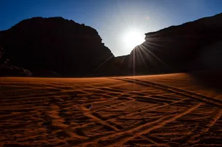 约旦，wadi rum村，wadi rum保护区，石头，wadirum，阴影，光线，沙子