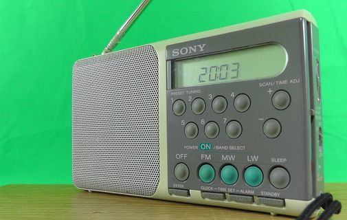 收音机，小，绿色背景，天线，按钮，设置，扬声器，声音