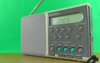 收音机，小，绿色背景，天线，按钮，设置，扬声器，声音