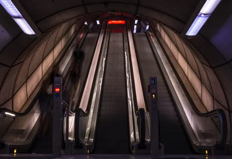 交通、照明、建筑、室内、地铁站、标志、交通方式、照明设备 交通、照明、建筑、室内、地铁站、标志、交通方式、照明设备