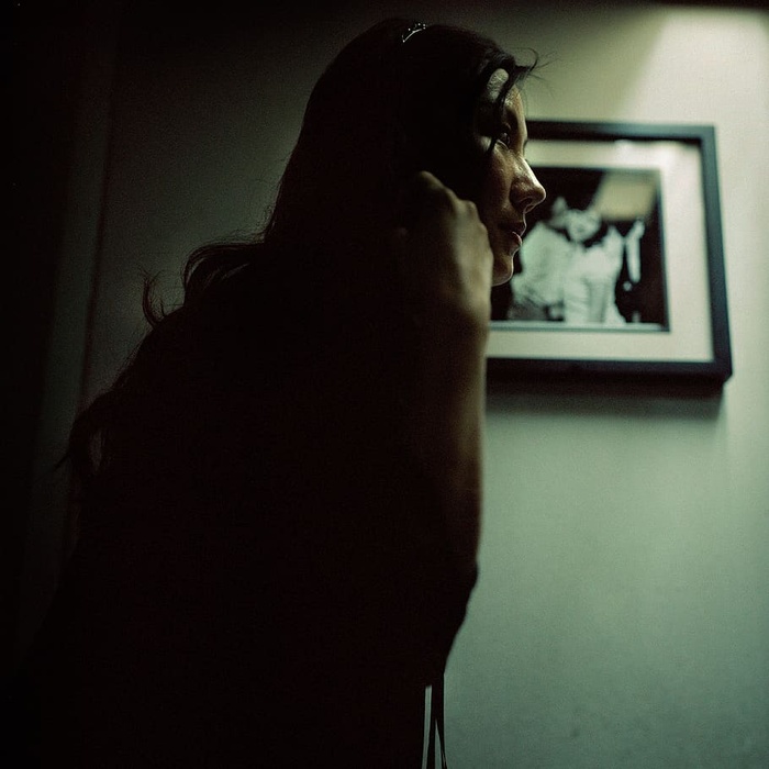 女人，镜子，化妆，美容，心情，一个人，室内，腰部以上