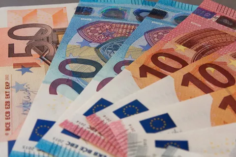 金钱、纸币、金融、共同支付、支持、养老金、康复、购物 金钱、纸币、金融、共同支付、支持、养老金、康复、购物