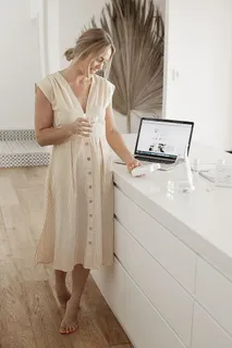 女式白色无袖连衣裙