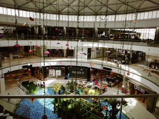 建筑、建筑物、购物中心、商店、栏杆、扶手、窗户、天窗