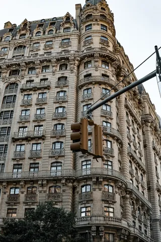 棕色混凝土城堡，城市，建筑，角落，建筑，城市，城镇，高层