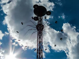 白云、过山车、吸引力、乐趣、情感、风险、家庭、游乐园