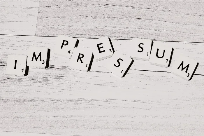 im pressum、white、surface、imprint、internet law、letters、word、lettering