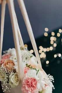 袋子里的一束花,还有一些神灯 袋子里的一束花,还有一些神灯