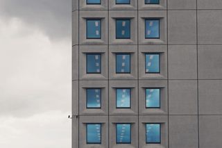 灰蓝色卡通建筑插图