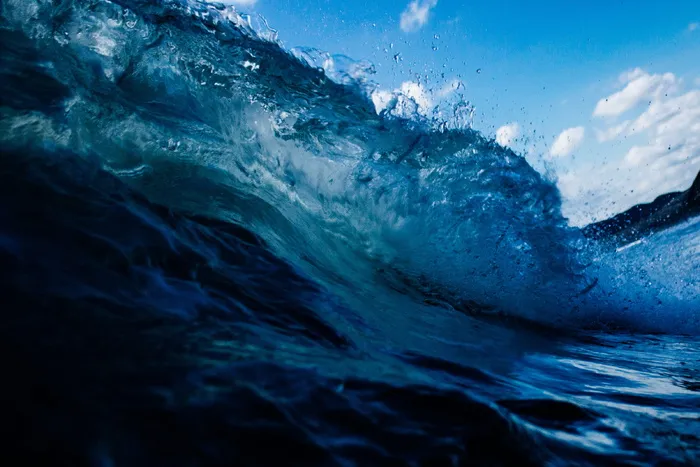 白天的海浪，蓝色，云，自然，海洋，海，水，波浪