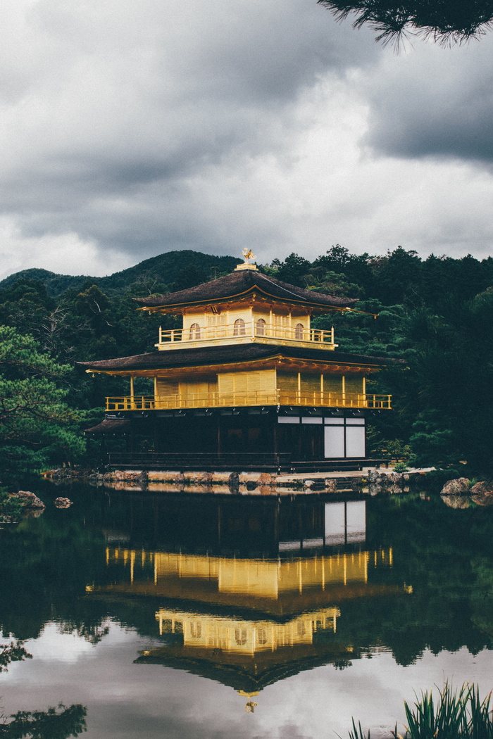 建筑、建筑、乡村、日光、草地、湖泊、景观、山脉