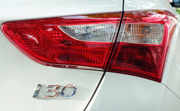 现代i30尾灯，汽车，尾灯，刹车灯，红色，现代i30，运输方式，汽车