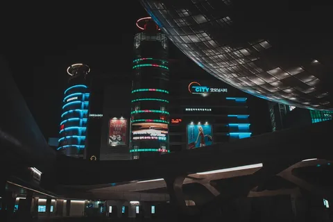 夜间照明高层建筑的摄影 夜间照明高层建筑的摄影