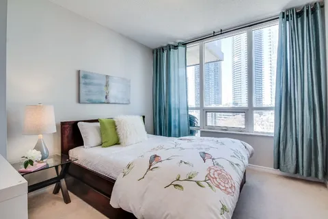 共管公寓，湖岸公寓，安大略省，多伦多，卧室，家具，家庭房间，室内