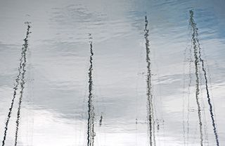 反射、桅杆、水、帆船、游艇、索具、波纹、扭曲