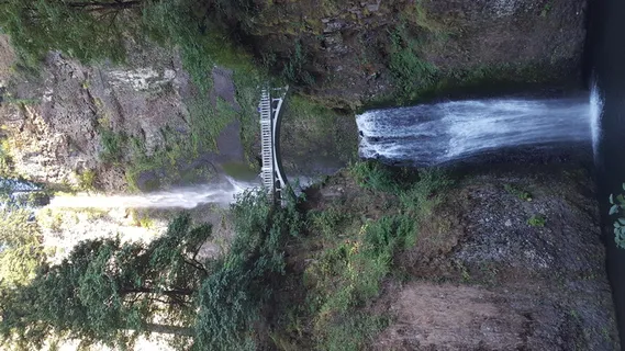 美国穆特诺玛瀑布，大桥，瀑布，俄勒冈州，水，风景——自然，自然之美