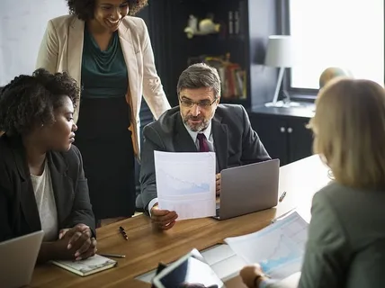 美国人,分析,头脑风暴,商人,商人,商人,女商人,白种人 美国人,分析,头脑风暴,商人,商人,商人,女商人,白种人