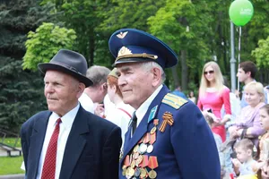 养老金领取者，爷爷，老年人，夏天，然而，女人，信任，支持