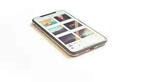 苹果音乐菜单上的银色iPhone X