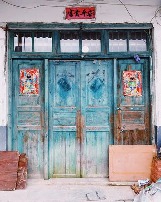 蓝色木门