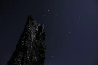 岩石，山脉，夜间，黑暗，夜晚，星星，天空，岩石