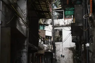 房屋附近的空街道